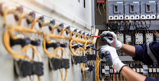 Professional Electrician technician working in Alto, GA